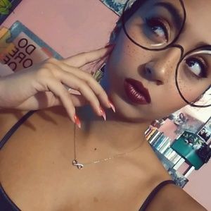 Meet your Posher, Angelina